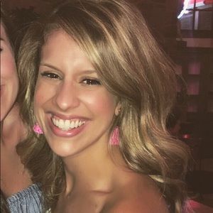 Meet your Posher, Nicole